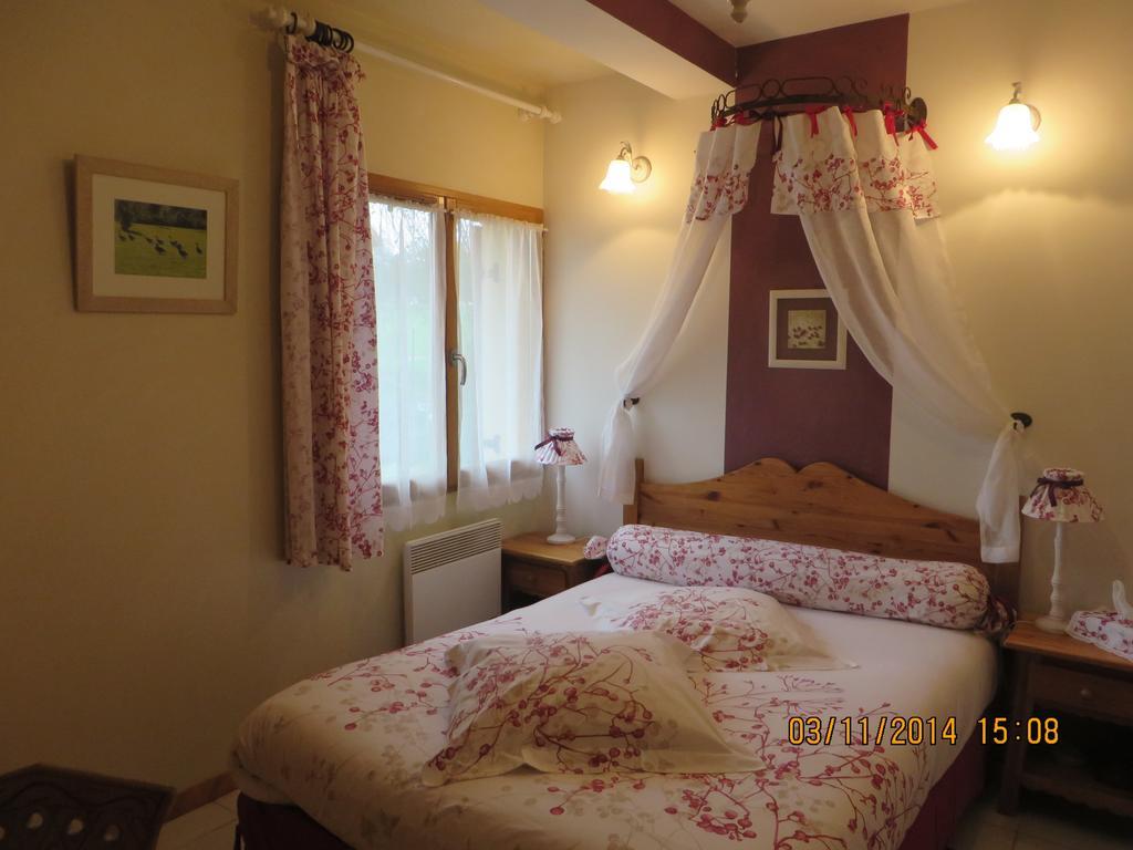Chambres D'Hotes Au Temps Des Cerises Jumieges Room photo