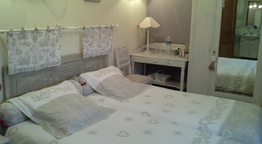 Chambres D'Hotes Au Temps Des Cerises Jumieges Room photo